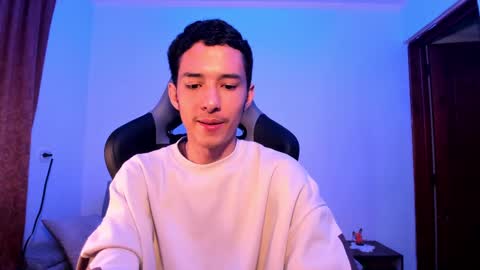 Snapshot of santi_twink19 chatting on 12-06-24, 06:15 santi_twink19 online show from 12-06-24, 06:15