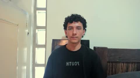 Snapshot of santi_twink19 chatting on 10-09-25, 07:12 santi_twink19 online show from 10-09-25, 07:12