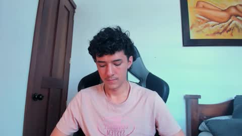 Snapshot of santi_twink19 chatting on 10-23-25, 06:17 santi_twink19 online show from 10-23-25, 06:17