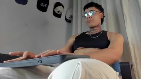 Snapshot of santi_xximo chatting on 09-24-25, 08:34 Santiago online show from 09-24-25, 08:34