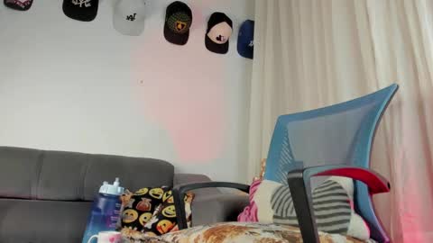 Snapshot of santi_xximo chatting on 10-12-25, 12:09 Santiago online show from 10-12-25, 12:09