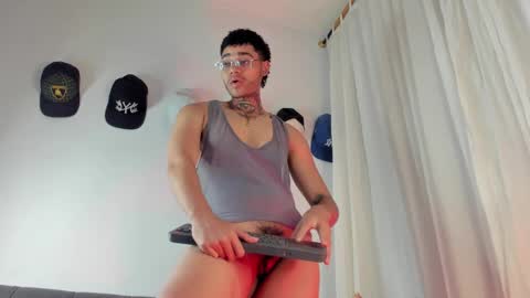 Snapshot of santi_xximo chatting on 10-16-25, 11:39 Santiago online show from 10-16-25, 11:39