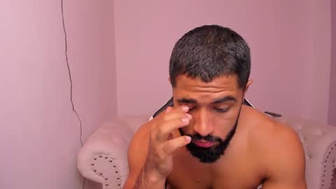 santiago_huntt online show from 02-08-25, 12:17