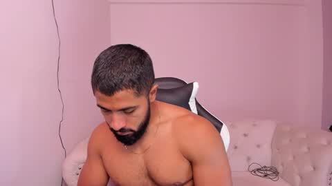 santiago_huntt online show from 02-10-25, 12:29