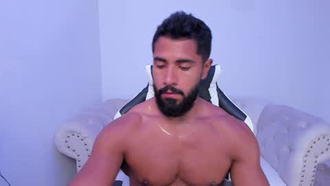 santiago_huntt online show from 11-08-25, 02:28