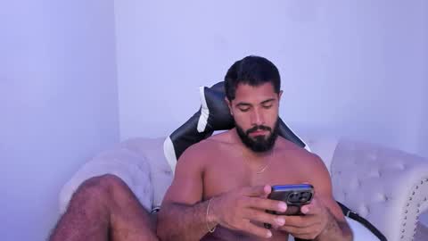 santiago_huntt online show from 11-19-25, 01:11