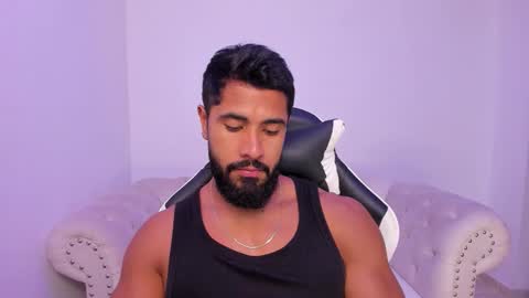 santiago_huntt online show from 12-23-25, 01:14