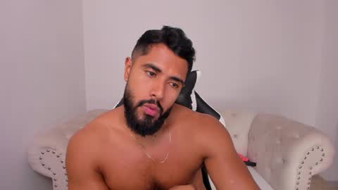 santiago_huntt online show from 01-08-26, 12:57