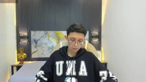 santiago_russo18 online show from 09-22-25, 12:18