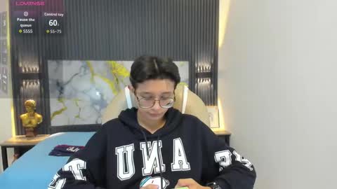 santiago_russo18 online show from 10-31-25, 12:06