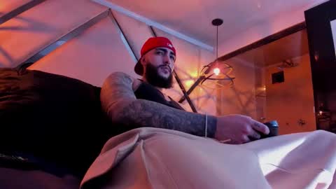 Snapshot of santiagohincapiie chatting on 03-04-26, 04:29 Santiago Hincapiie online show from 03-04-26, 04:29