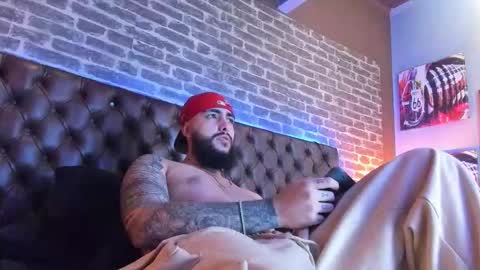 Snapshot of santiagohincapiie chatting on 03-08-26, 04:27 Santiago Hincapiie online show from 03-08-26, 04:27