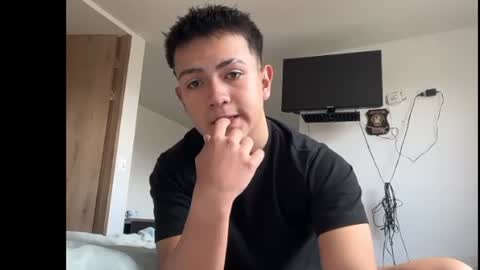 santiagomg_ online show from 07-10-26, 04:31