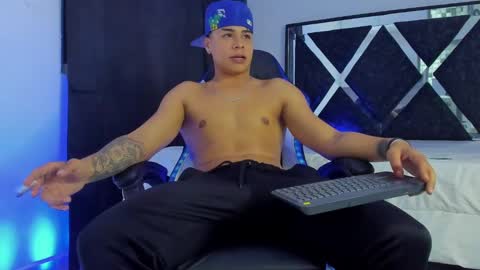 Santi Reyes online show from 12-31-24, 01:47