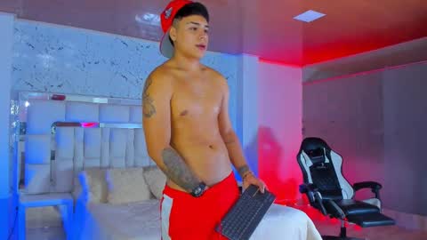 Santi Reyes online show from 10-21-25, 01:28