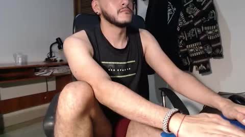 Snapshot of santiexxx chatting on 10-22-25, 04:57 santiexxx online show from 10-22-25, 04:57