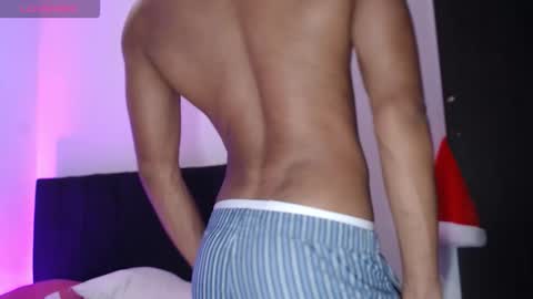 Snapshot of santinaugthy chatting on 12-14-25, 06:08 santi online show from 12-14-25, 06:08