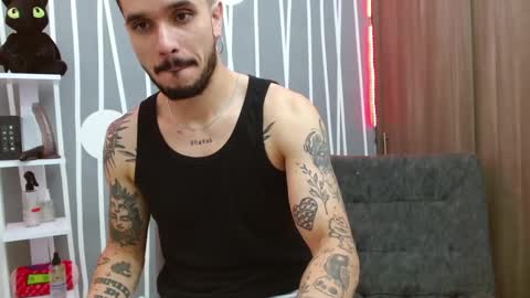 Snapshot of santti_torres chatting on 09-27-25, 04:06 Santy Torres online show from 09-27-25, 04:06