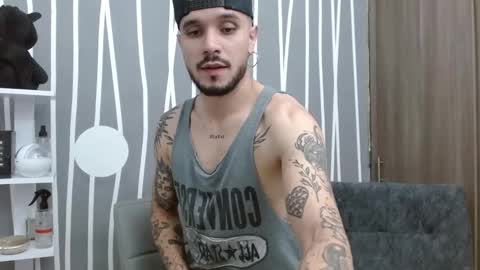 Snapshot of santti_torres chatting on 10-10-25, 03:38 Santy Torres online show from 10-10-25, 03:38