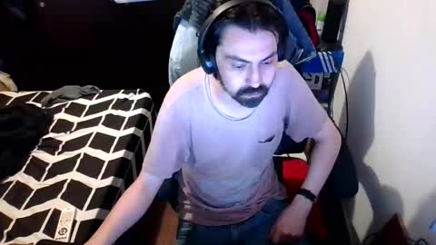 Snapshot of santuronvargas chatting on 12-02-25, 05:46 santuronvargas online show from 12-02-25, 05:46