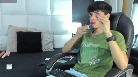 Santiago Carrington online show from 12-09-24, 08:33