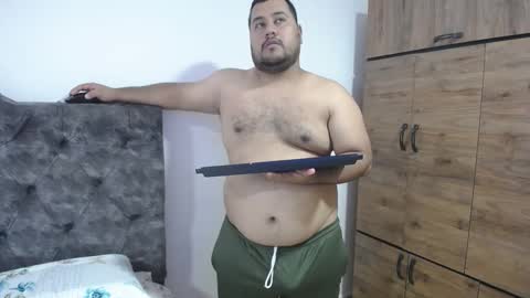 Snapshot of santy_gold chatting on 09-12-25, 07:25 Santiago online show from 09-12-25, 07:25