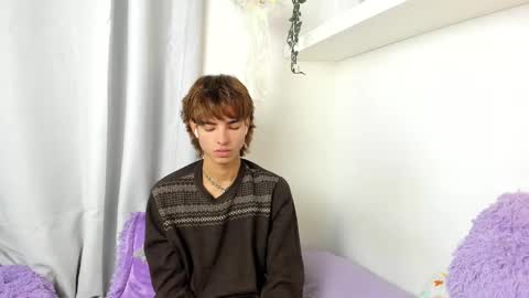 Snapshot of santy_kitty chatting on 01-21-25, 12:36 kitty online show from 01-21-25, 12:36