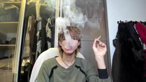 Snapshot of santy_kitty chatting on 02-19-25, 12:14 kitty online show from 02-19-25, 12:14