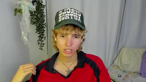 Snapshot of santy_kitty chatting on 10-06-25, 02:53 kitty online show from 10-06-25, 02:53