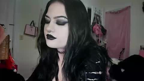 Snapshot of saphirerose1 chatting on 12-20-25, 11:23 Sapphire online show from 12-20-25, 11:23