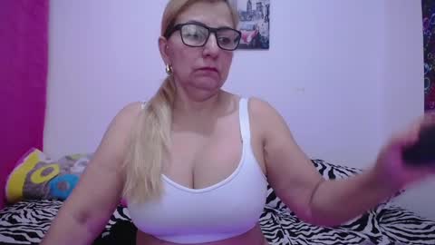 Snapshot of sara211 chatting on 12-22-24, 11:11 sara online show from 12-22-24, 11:11