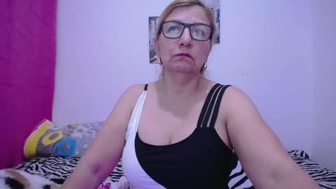 Snapshot of sara211 chatting on 12-24-24, 11:17 sara online show from 12-24-24, 11:17