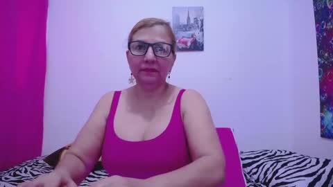 Snapshot of sara211 chatting on 12-29-24, 03:03 sara online show from 12-29-24, 03:03