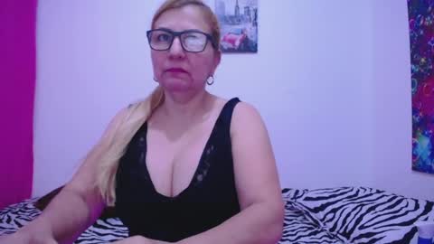 Snapshot of sara211 chatting on 12-30-24, 11:15 sara online show from 12-30-24, 11:15