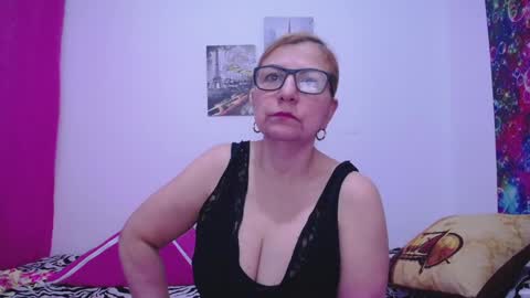 Snapshot of sara211 chatting on 12-31-24, 12:15 sara online show from 12-31-24, 12:15