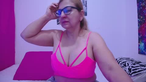 Snapshot of sara211 chatting on 01-07-25, 02:19 sara online show from 01-07-25, 02:19