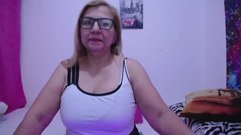 Snapshot of sara211 chatting on 01-13-25, 11:49 sara online show from 01-13-25, 11:49