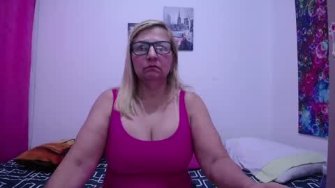 Snapshot of sara211 chatting on 02-01-25, 04:00 sara online show from 02-01-25, 04:00