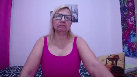 Snapshot of sara211 chatting on 02-02-25, 03:17 sara online show from 02-02-25, 03:17