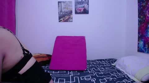 Snapshot of sara211 chatting on 02-06-25, 11:32 sara online show from 02-06-25, 11:32