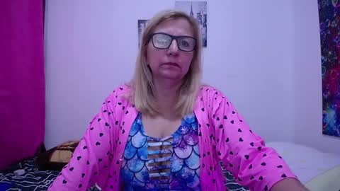 Snapshot of sara211 chatting on 02-14-25, 03:26 sara online show from 02-14-25, 03:26