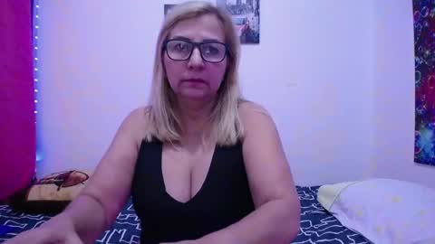 Snapshot of sara211 chatting on 02-14-25, 09:43 sara online show from 02-14-25, 09:43