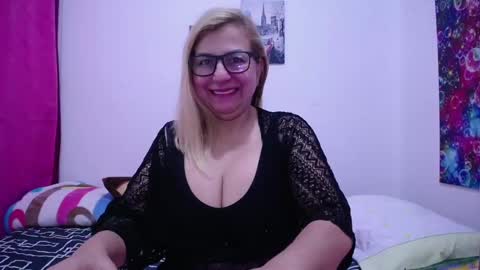 Snapshot of sara211 chatting on 02-18-25, 02:27 sara online show from 02-18-25, 02:27
