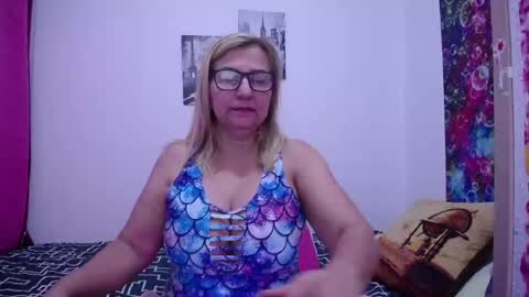 Snapshot of sara211 chatting on 02-19-25, 10:42 sara online show from 02-19-25, 10:42