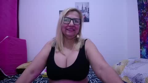 Snapshot of sara211 chatting on 02-22-25, 11:35 sara online show from 02-22-25, 11:35