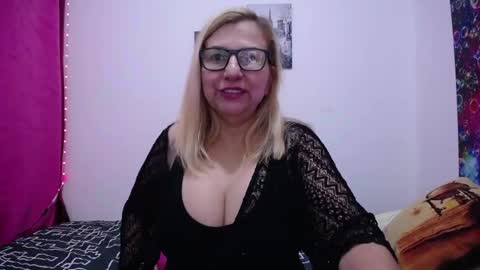 Snapshot of sara211 chatting on 02-26-25, 01:08 sara online show from 02-26-25, 01:08