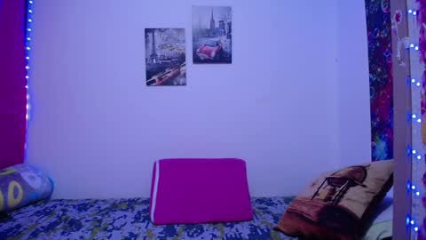 Snapshot of sara211 chatting on 03-10-25, 11:32 sara online show from 03-10-25, 11:32