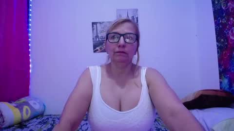 Snapshot of sara211 chatting on 03-10-25, 02:37 sara online show from 03-10-25, 02:37