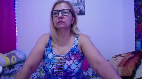 Snapshot of sara211 chatting on 03-11-25, 11:55 sara online show from 03-11-25, 11:55