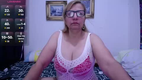 Snapshot of sara211 chatting on 09-25-25, 08:12 sara online show from 09-25-25, 08:12